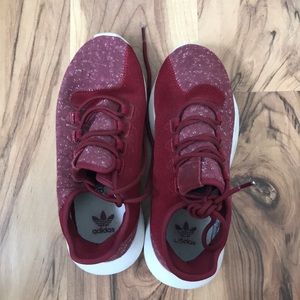 adidas maroon tubular running shoes